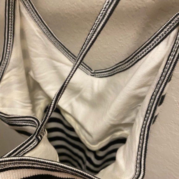 Old Navy Black & White Striped Ribbed Tank With Built-In Bra Size L - Picture 6 of 7